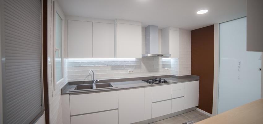 Cocina Estilo moderno Color ocre, beige, dorado  diseñado por Alberto Sab | Gremio 