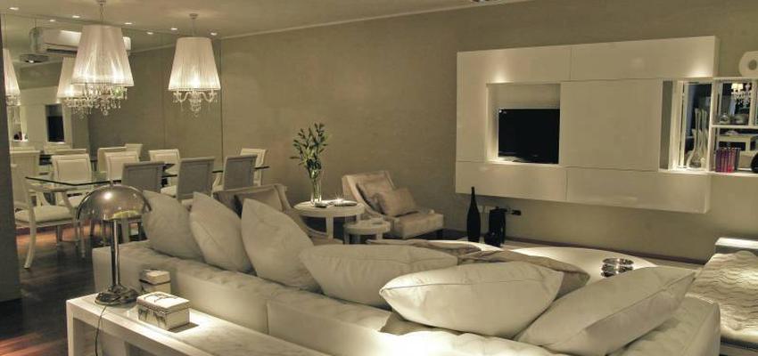 Salon Estilo contemporaneo Color beige, marron, blanco  diseñado por Sergio Castro | Reformista, constructor | Copyright Estudio Sergio Castro