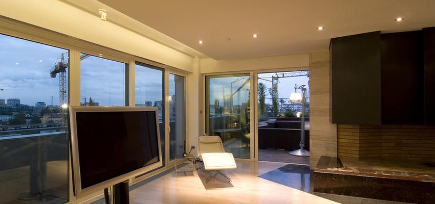 Salon Estilo contemporaneo Color beige, marron, blanco  diseñado por Sergio Castro | Reformista, constructor | Copyright Estudio Sergio Castro