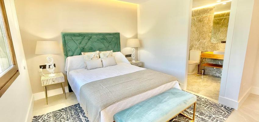 Dormitorio Estilo vanguardista Color turquesa, azul cielo, azul  diseñado por Sergio Castro | Reformista, constructor | Copyright Sergio Castro