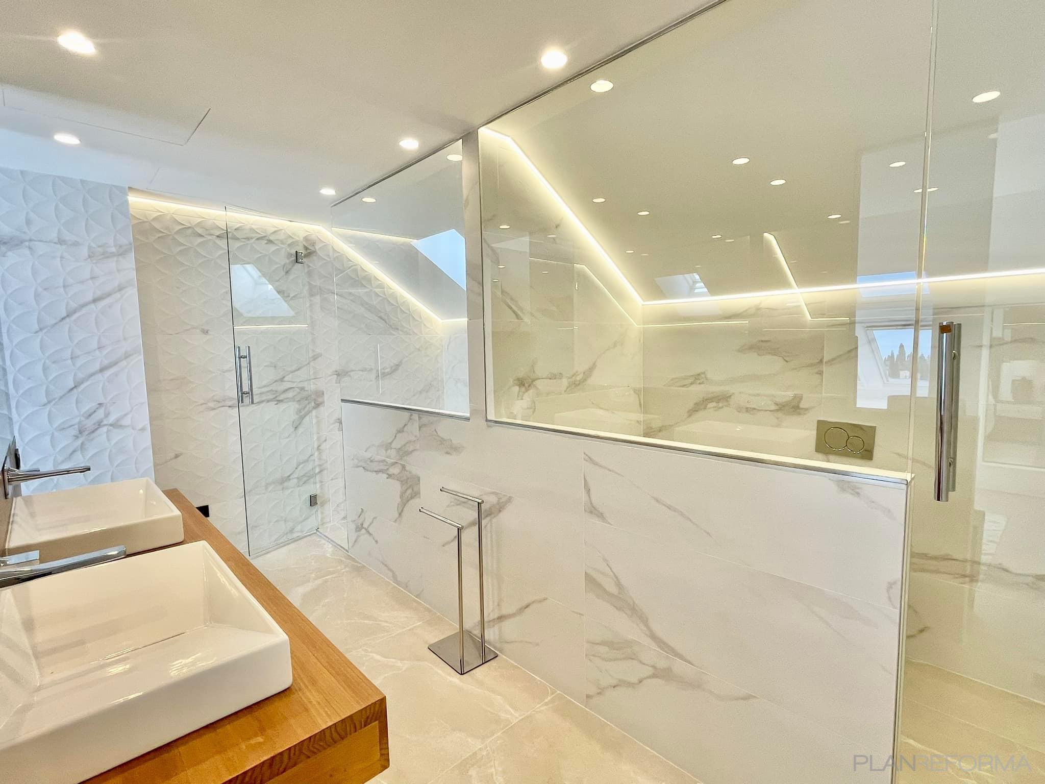 Baño, SPA Estilo vanguardista Color beige, blanco, gris  diseñado por Sergio Castro | Reformista, constructor | Copyright Sergio Castro