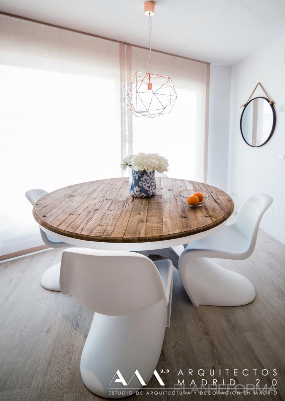 Comedor style moderno color marron, marron, blanco  diseñado por Arquitectos Madrid 2.0 | Arquitecto 