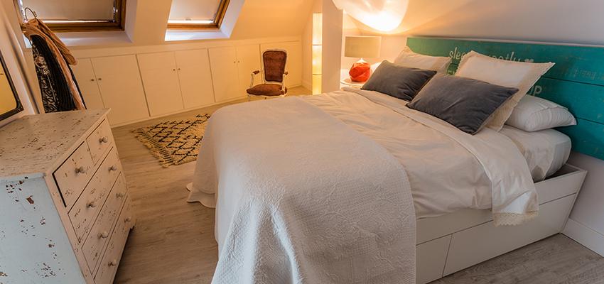 Dormitorio style contemporaneo color turquesa, beige, blanco  diseñado por Arquitectos Madrid 2.0 | Arquitecto 