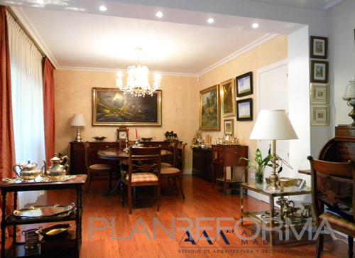 Comedor style clasico color beige, marron, blanco  diseñado por Arquitectos Madrid 2.0 | Arquitecto 