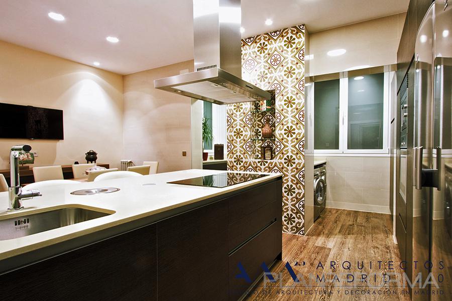 Cocina style contemporaneo color amarillo, verde, beige  diseñado por Arquitectos Madrid 2.0 | Arquitecto 