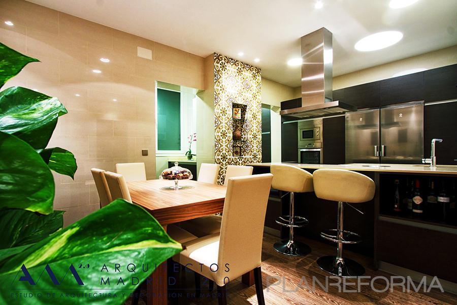 Cocina style contemporaneo color marron, beige, marron  diseñado por Arquitectos Madrid 2.0 | Arquitecto 
