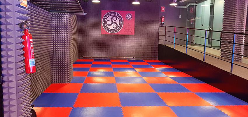 Gimnasio Estilo moderno Color rojo  diseñado por ITSASKOLOR | Gremio | Copyright ITSASKOLOR