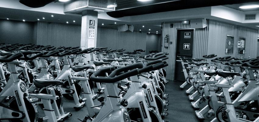 Gimnasio style contemporaneo color gris, gris, plateado  diseñado por raul | Arquitecto Técnico | Copyright area diseño decoracion interiorismo y obras s.l.