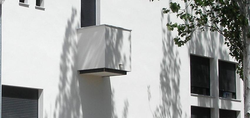 Balcon, Exterior style contemporaneo color blanco, gris, negro  diseñado por Rodrigo Perez, Arquitecto. | Arquitecto 