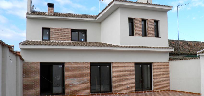 Exterior style contemporaneo color marron, blanco, negro  diseñado por Rodrigo Perez, Arquitecto. | Arquitecto 