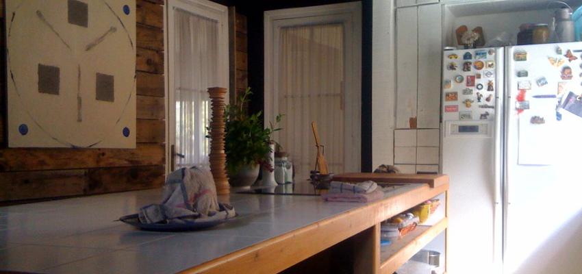 Cocina style mediterraneo color marron, blanco, gris  diseñado por Jesús Osuna. Basicprojects | Interiorista 