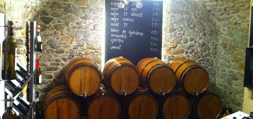 Bodega style tradicional color beige, gris, dorado  diseñado por Jesús Osuna. Basicprojects | Interiorista 