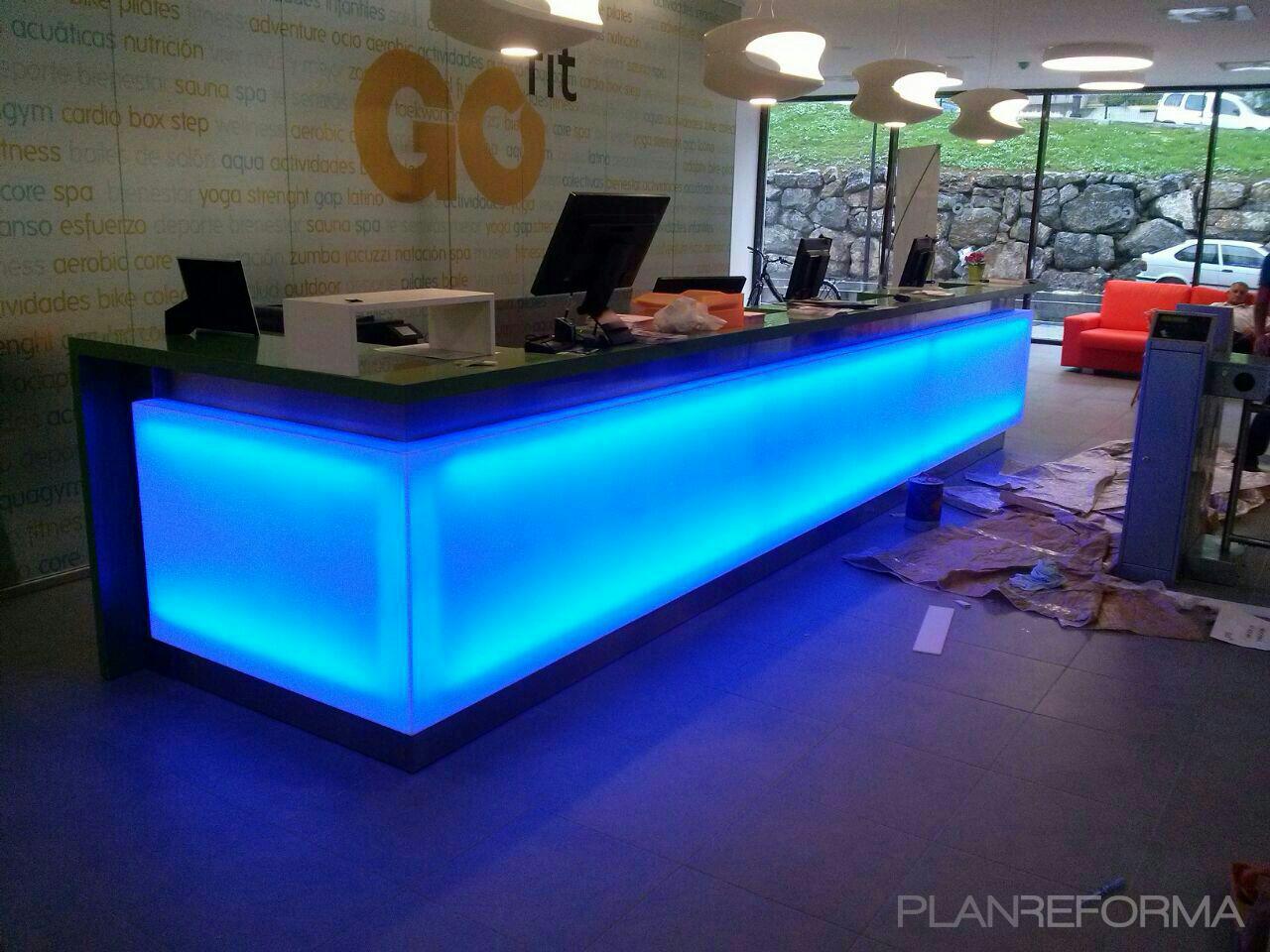 Gimnasio Estilo moderno Color ocre, azul, blanco, gris  diseñado por Loftcero | Arquitecto 
