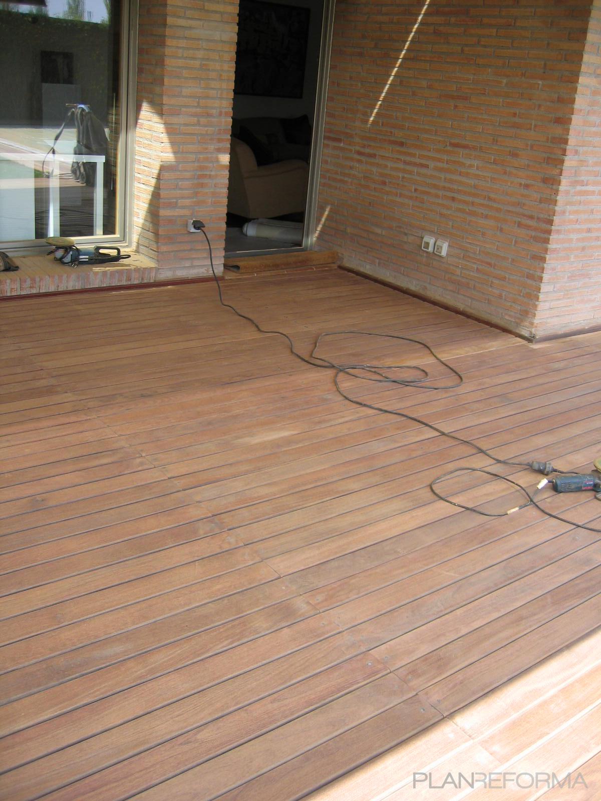Terraza style contemporaneo color marron  diseñado por jose Parra | Gremio 