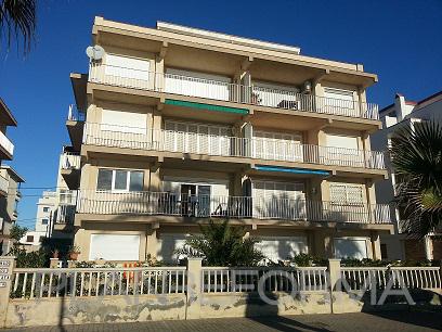 Balcon, Exterior style tradicional color beige, blanco  diseñado por santiago malagrida | Gremio | Copyright si