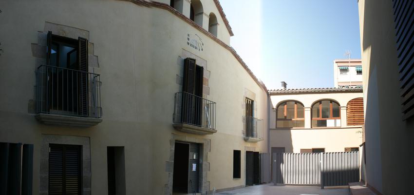 Patio, Exterior style rustico color beige, marron, gris  diseñado por santiago malagrida | Gremio | Copyright si