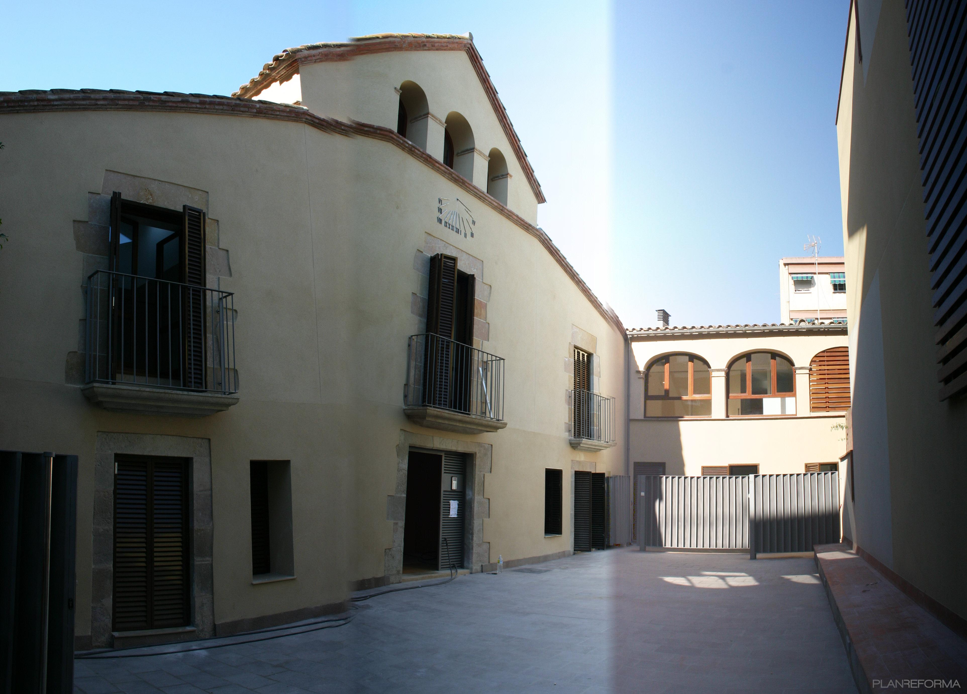 Patio, Exterior style rustico color beige, marron, gris  diseñado por santiago malagrida | Gremio | Copyright si