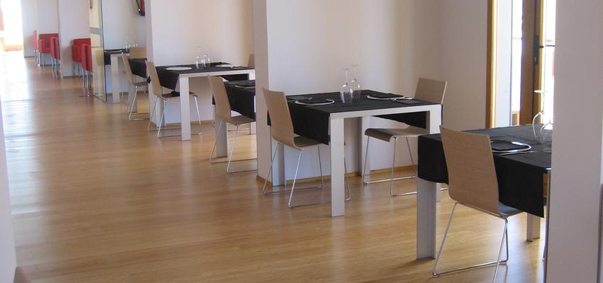 Restaurante style moderno color marron, blanco  diseñado por svs arquitectos | Arquitecto 