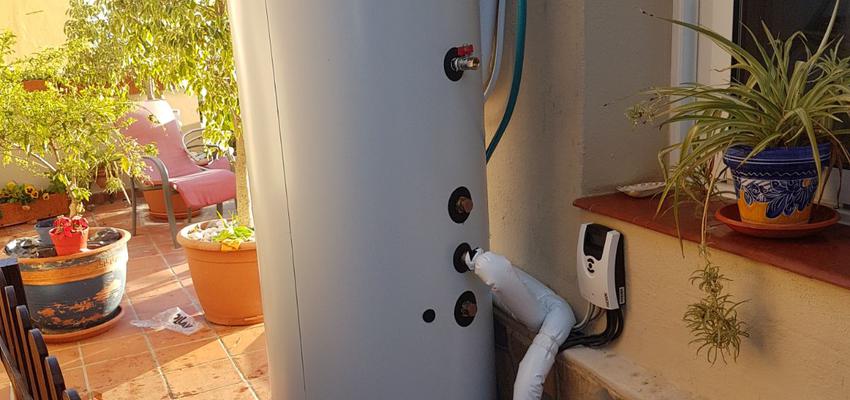 Exterior Estilo moderno Color amarillo, blanco, dorado  diseñado por LA PLACA ROTA | Gremio | Copyright Soy el propietario