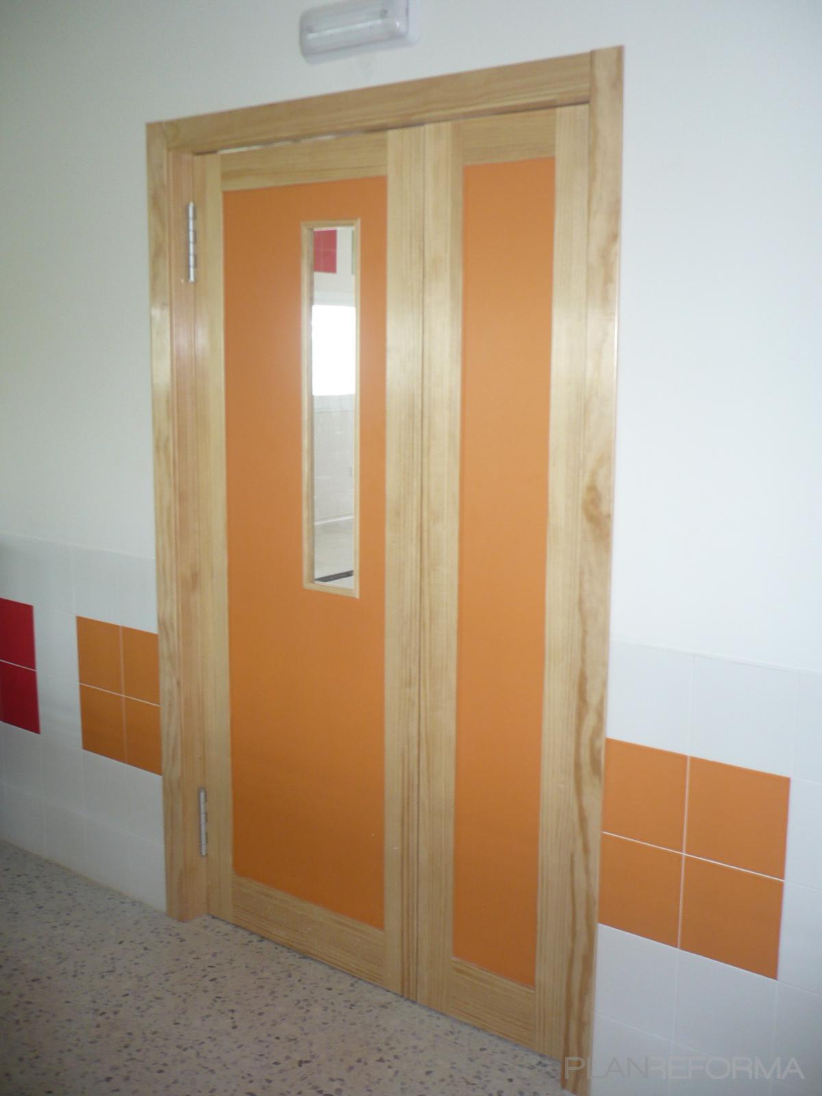 Pasillo Estilo moderno Color ocre, blanco  diseñado por Marco A. Domínguez | Gremio 