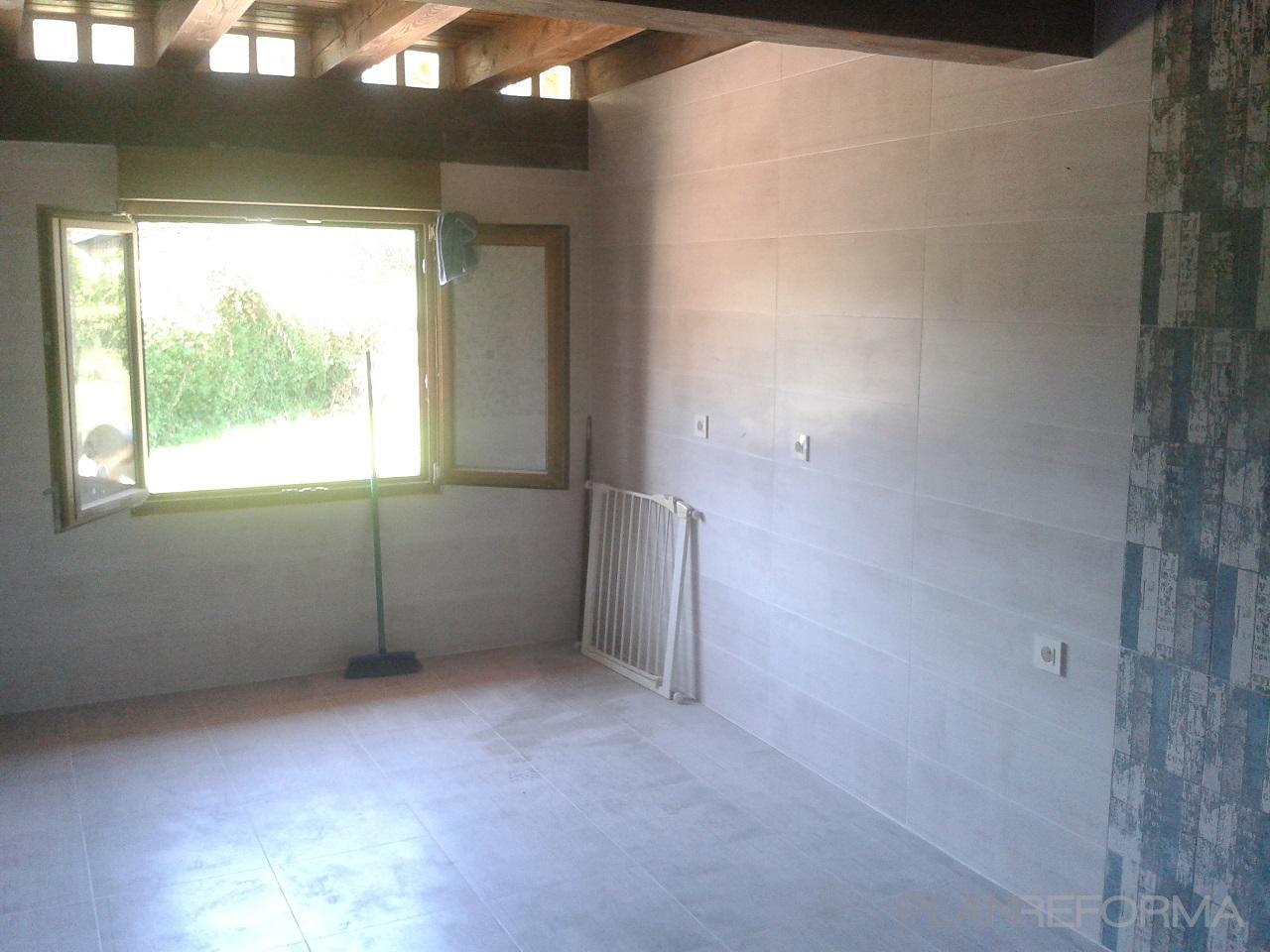 Cocina style moderno color marron, blanco, gris, gris  diseñado por eder | Gremio 