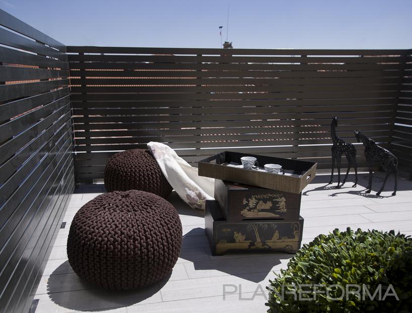 Balcon style moderno color marron, marron, blanco  diseñado por ENRIQUE REYES  | Gremio | Copyright propietario.