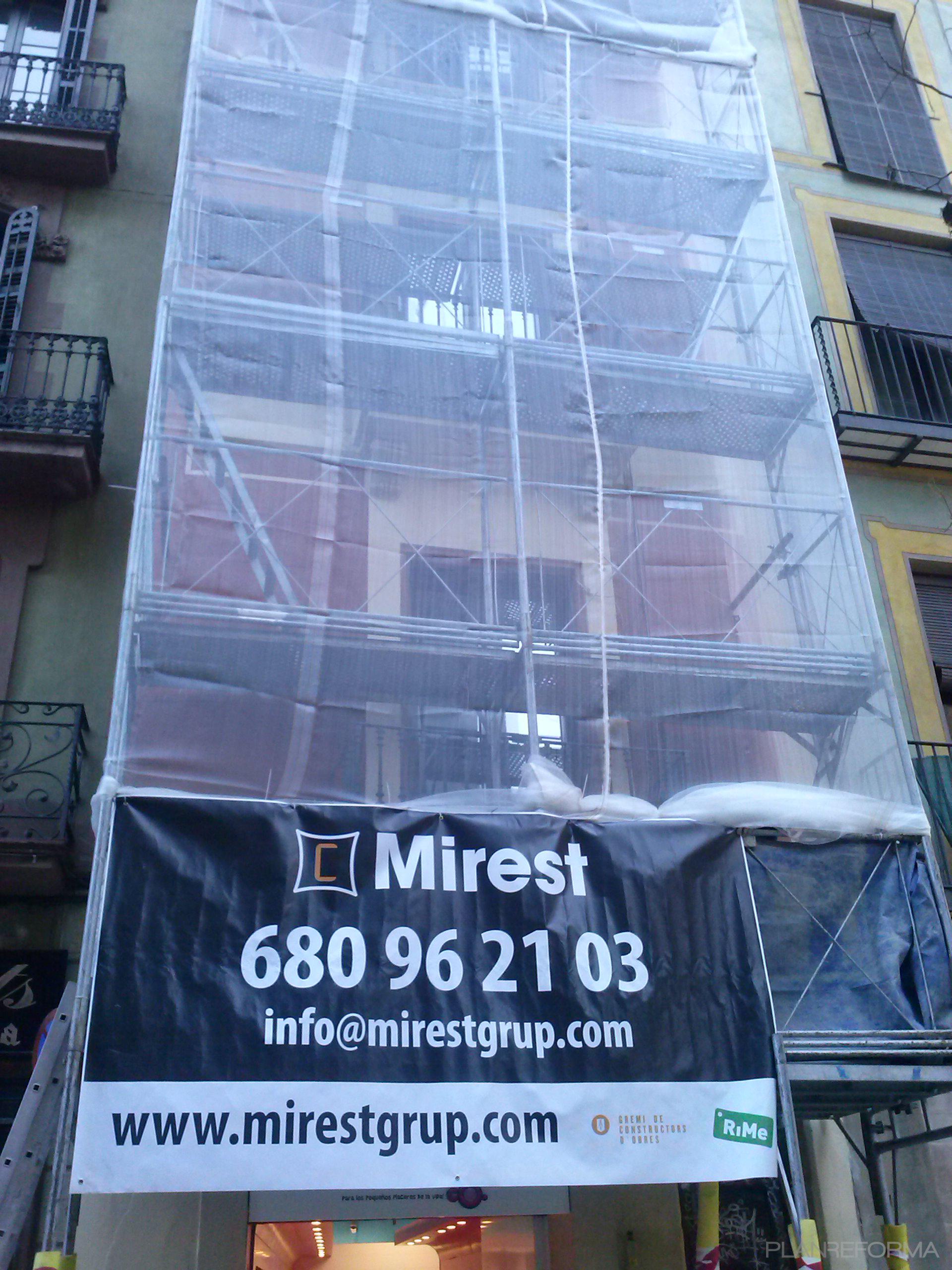 Balcon Estilo clasico Color rosa, amarillo, amarillo  diseñado por Volta Obres i Serveis S.L. | Gremio 