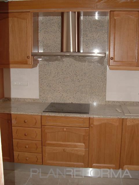 Cocina Estilo tradicional Color marron, beige, blanco  diseñado por Reactiva Obras y Proyectos | Gremio | Copyright Reactiva Obras y proyectos