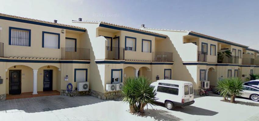 Porche, Exterior Estilo mediterraneo Color azul, beige, blanco  diseñado por Reactiva Obras y Proyectos | Gremio | Copyright Reactiva Obras y Proyectos