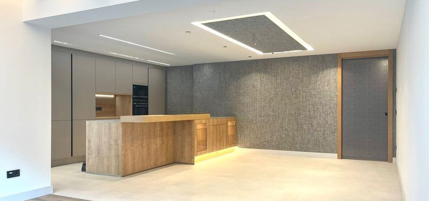 Cocina Estilo moderno Color azul cielo  diseñado por Reformas Integrales Málaga Capital | Reformista, constructor 