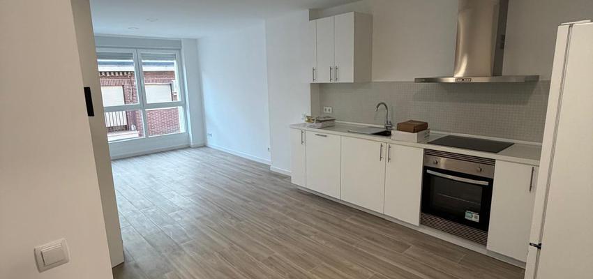 Comedor, Cocina Estilo moderno Color ocre, blanco  diseñado por EON | Reformista, constructor | Copyright EON EP9