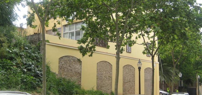 Exterior style eclectico color amarillo, verde, beige  diseñado por MAAP arquitectura i rehabilitació | Arquitecto 