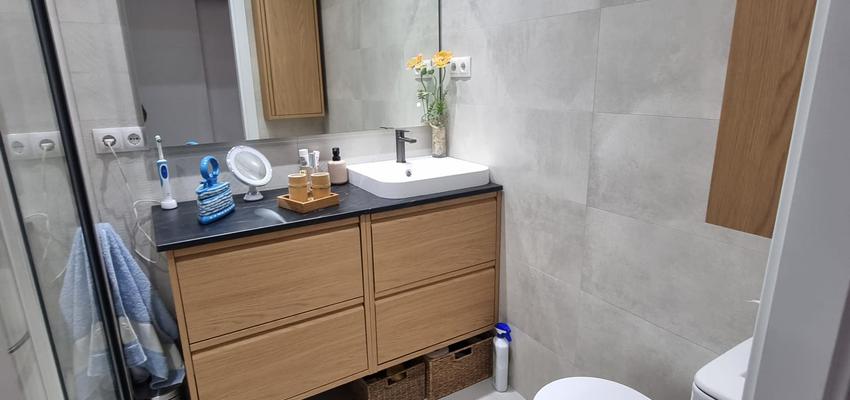 Baño Estilo contemporaneo Color blanco, gris, bronce  diseñado por Etika Projectes - Reformas | Reformista, constructor | Copyright SÍ