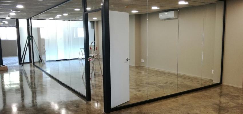 Estudio Estilo moderno Color marron  diseñado por FERMIX CONSTRUCCIONES S.L | Gremio | Copyright Ricardo y Julio