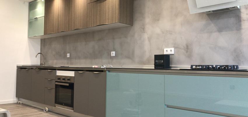 Cocina Estilo moderno Color gris, plateado, bronce  diseñado por FERMIX CONSTRUCCIONES S.L | Gremio | Copyright Fermix construcciones s.l