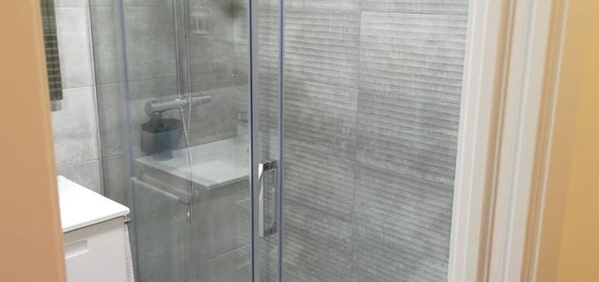 Baño Estilo moderno Color gris  diseñado por Fermix construcciones s.l | Gremio | Copyright Fermix construcciones s.l