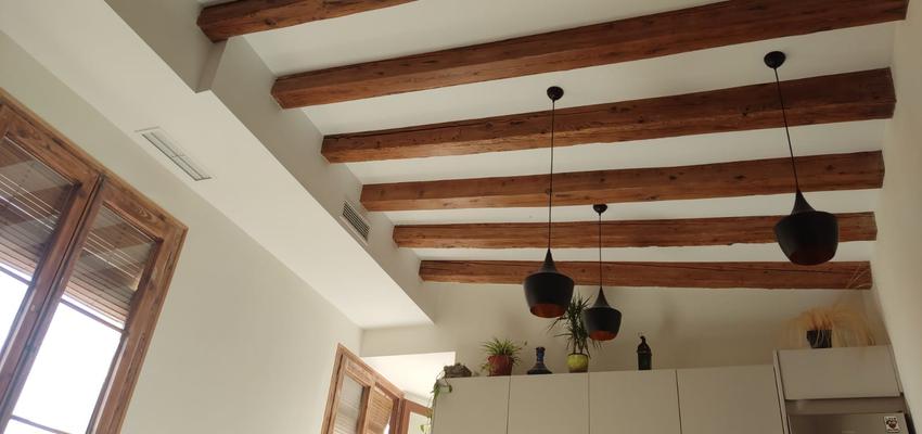 Cocina Estilo rustico Color rojo, rosa, bronce  diseñado por AQUI TU REFORMA | Gremio | Copyright propietario