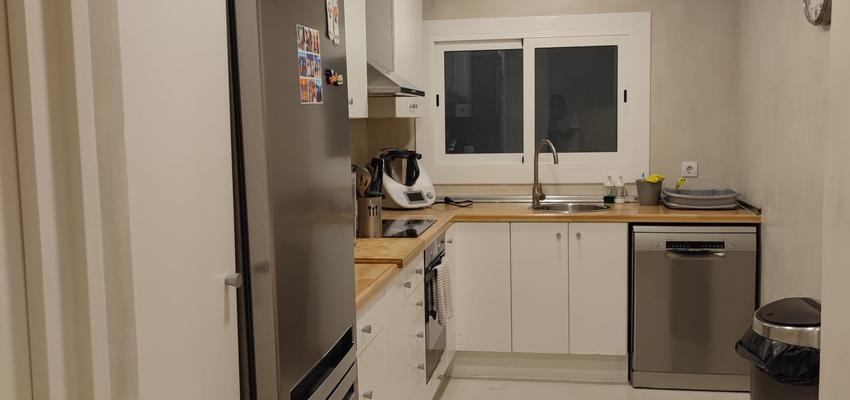 Cocina Estilo rustico Color beige  diseñado por AQUI TU REFORMA | Gremio | Copyright Propietario
