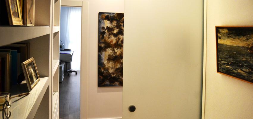 Recibidor, Pasillo style moderno color marron, blanco  diseñado por Cube Proyectos | Arquitecto | Copyright Imagen Cube