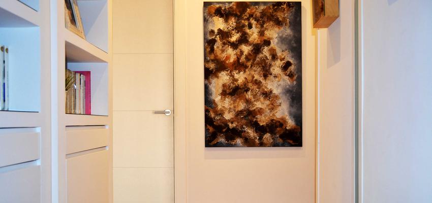 Recibidor, Pasillo style moderno color marron, blanco  diseñado por Cube Proyectos | Arquitecto | Copyright Imagen Cube