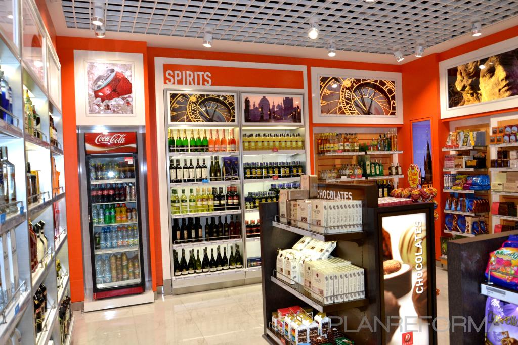 Tienda style contemporaneo color rojo, beige, blanco, negro  diseñado por Cube Proyectos | Arquitecto | Copyright si