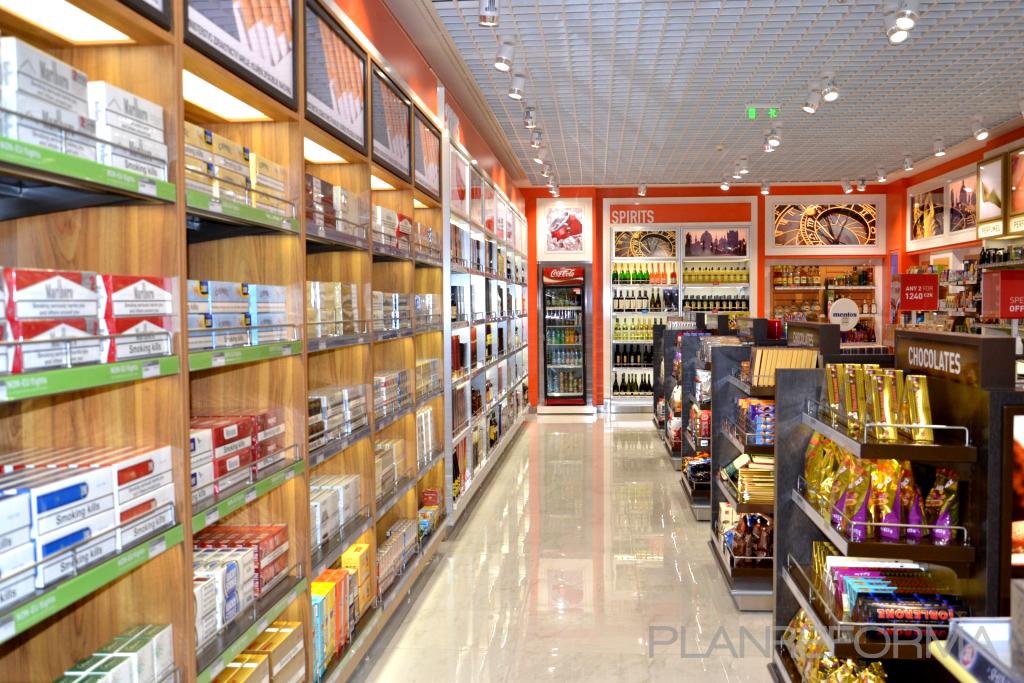 Tienda style contemporaneo color rojo, marron, beige, blanco, negro  diseñado por Cube Proyectos | Arquitecto | Copyright si