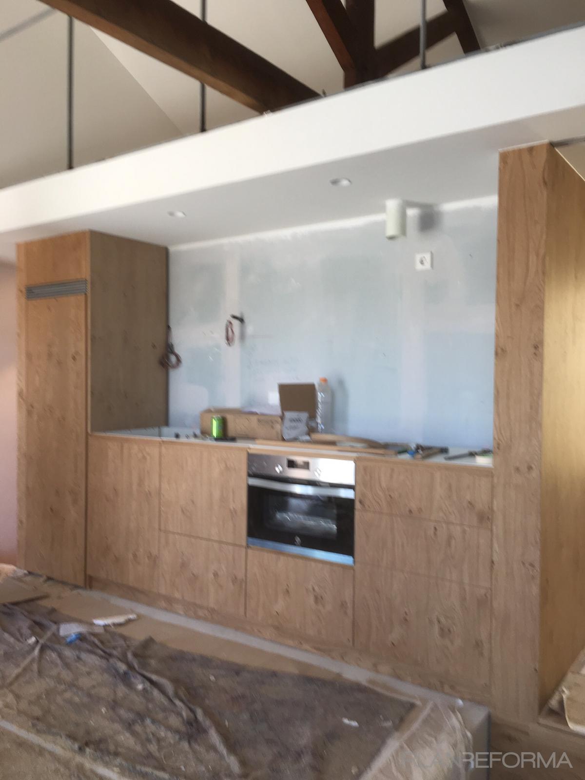 Cocina Estilo rustico Color beige, marron, blanco  diseñado por SENIA STAND S.L. | Gremio | Copyright SENIA STAND S.L.