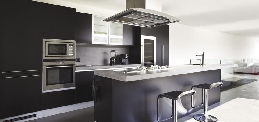 Cocina Estilo moderno Color blanco, gris, negro  diseñado por Refomas Barcelona Rubio | Gremio | Copyright reformas barcelona rubio