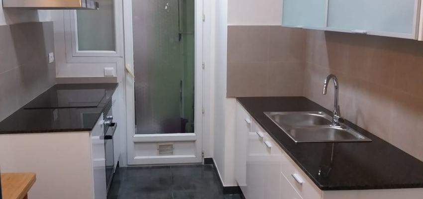 Cocina Estilo clasico Color blanco, gris, negro  diseñado por Refomas Barcelona Rubio | Gremio | Copyright Reformas Barcelona Rubio