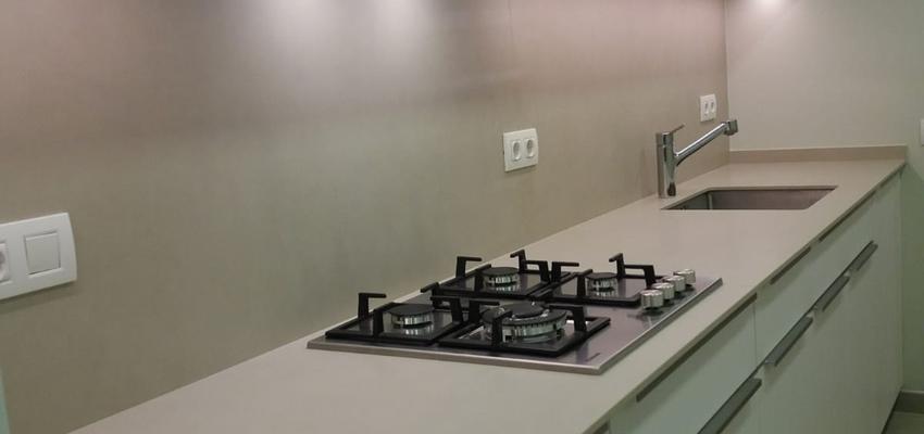Cocina Estilo clasico Color beige, blanco  diseñado por Refomas Barcelona Rubio | Gremio | Copyright Reformas Barcelona Rubio
