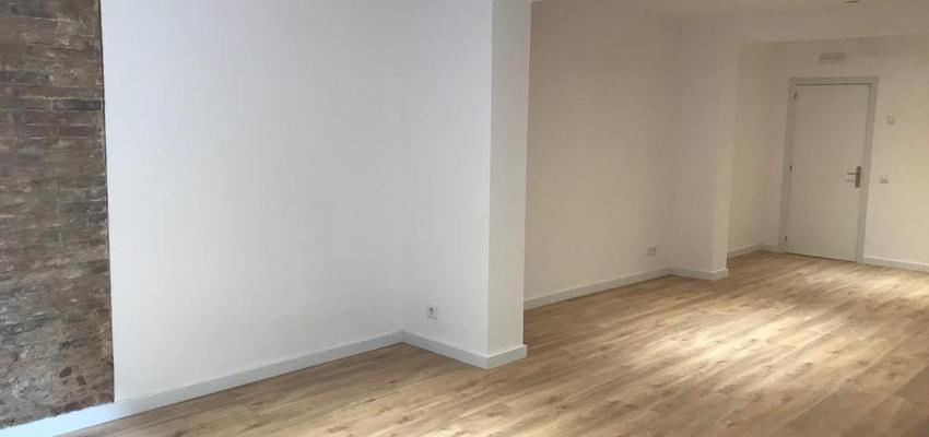 Comedor, Recibidor Estilo clasico Color marron, marron, blanco  diseñado por Refomas Barcelona Rubio | Gremio | Copyright Reformas Barcelona Rubio