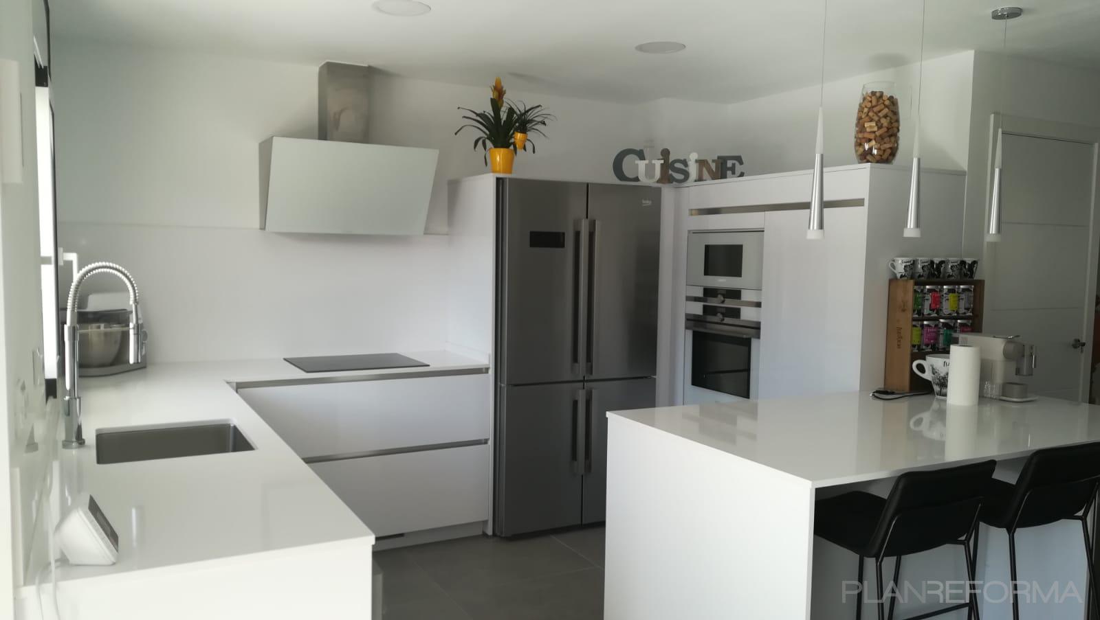 Cocina Estilo moderno Color blanco, gris