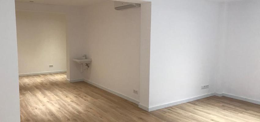 Comedor, Cocina Estilo clasico Color marron, marron, blanco  diseñado por Refomas Barcelona Rubio | Gremio | Copyright Reformas Barcelona Rubio