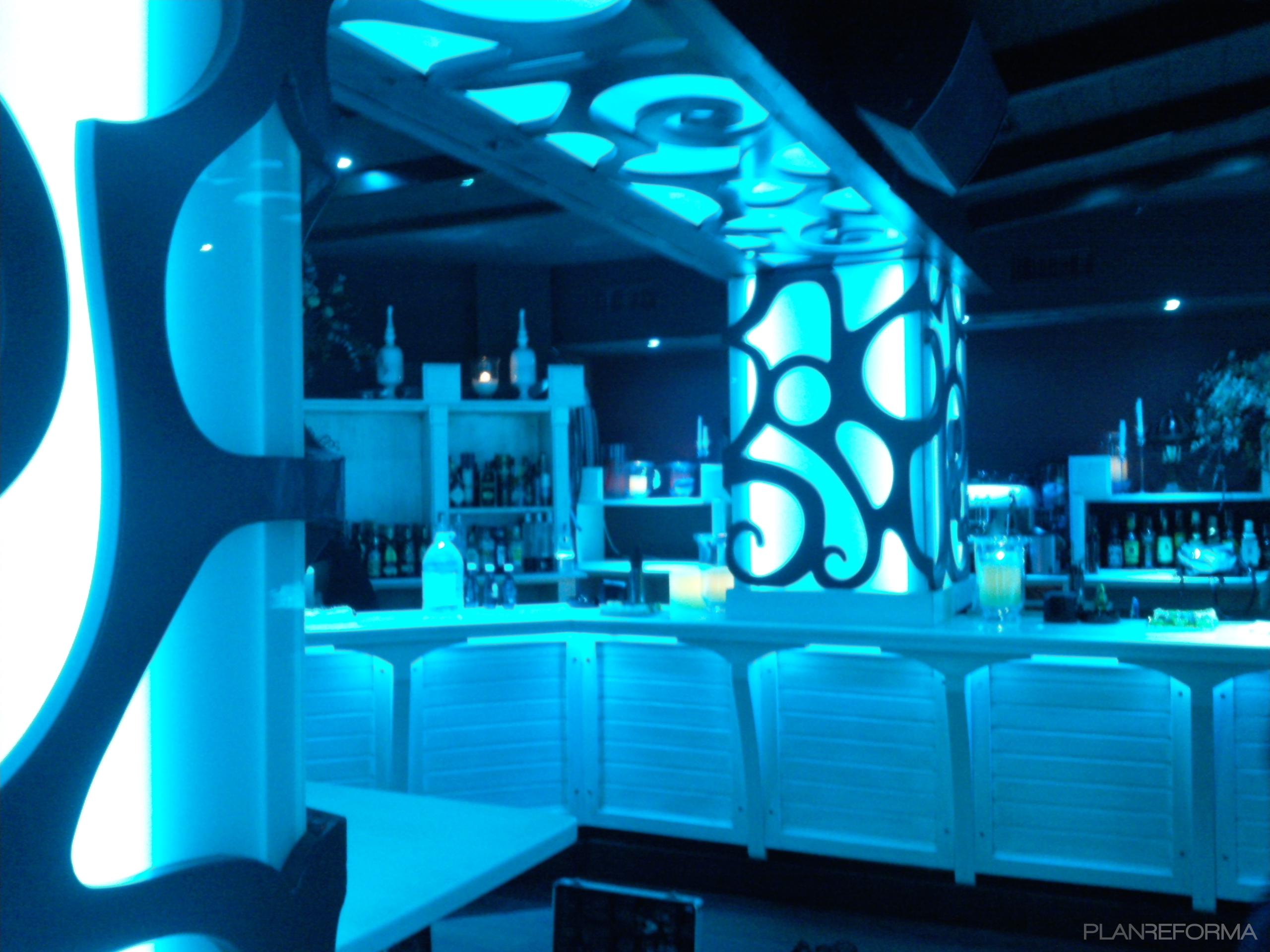 Cafeteria Estilo moderno Color azul cielo, azul, azul oscuro  diseñado por ROOM arquitectos e interioristas | Arquitecto | Copyright ROOM arquitectos e interioristas